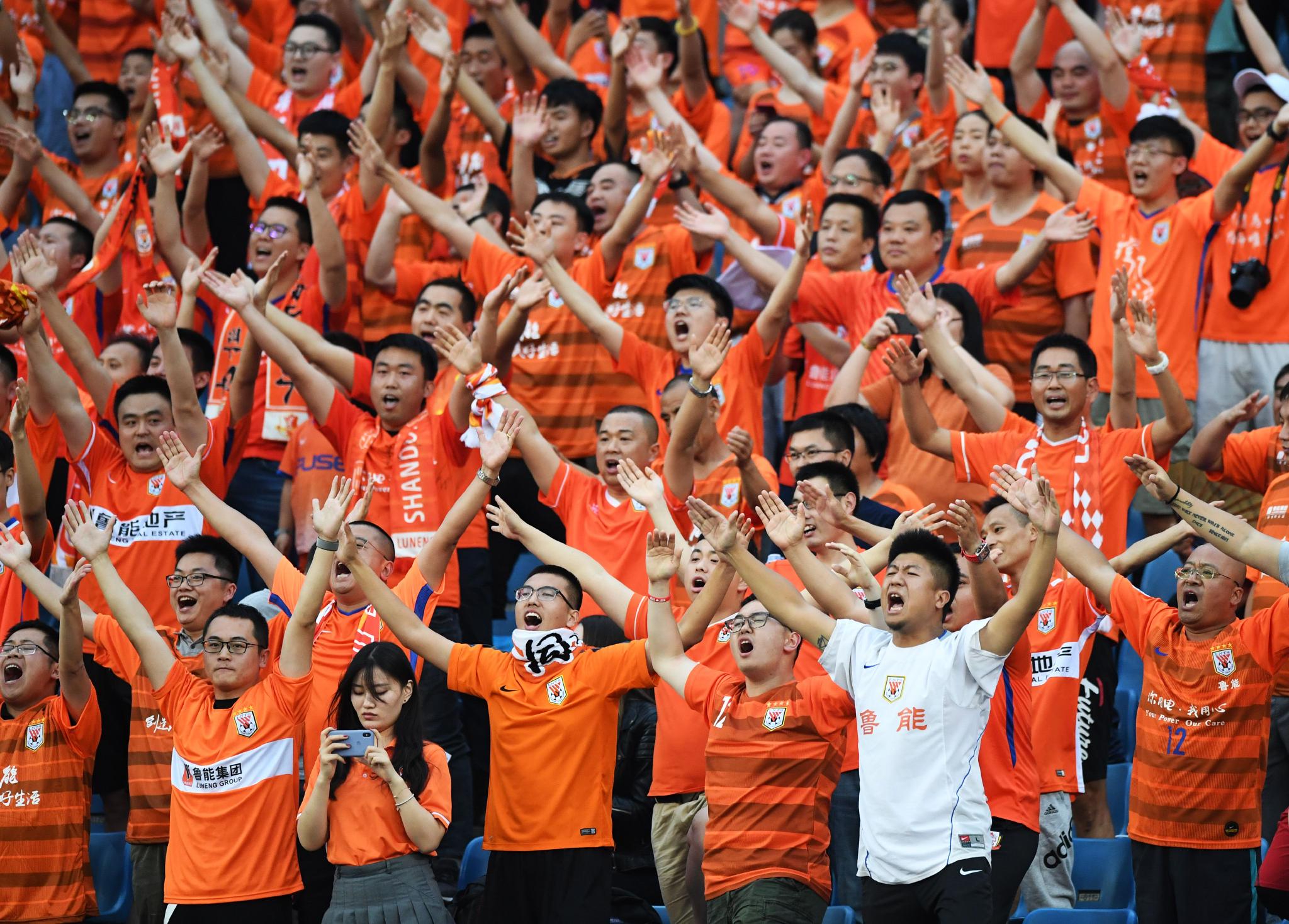 包含足球赛场的精彩瞬间让球迷心驰神往的词条